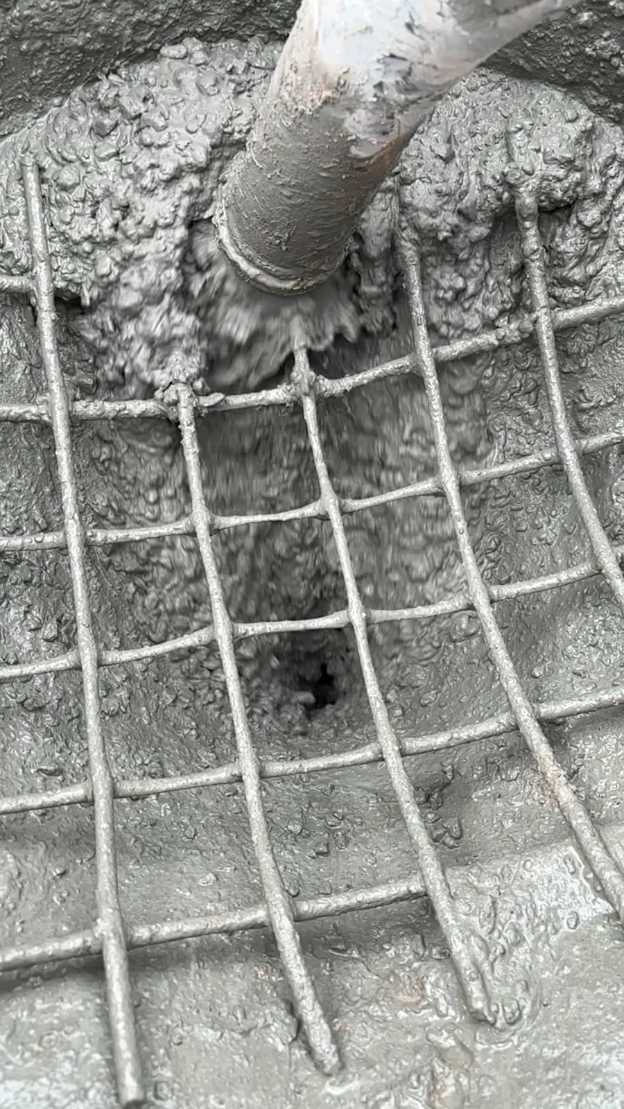 Concretagem submersa de estaca com tubo tremonha
